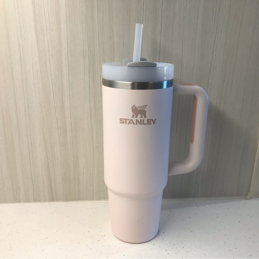 Stanley Quencher Flowstate Tumbler 30 oz in Quartz
